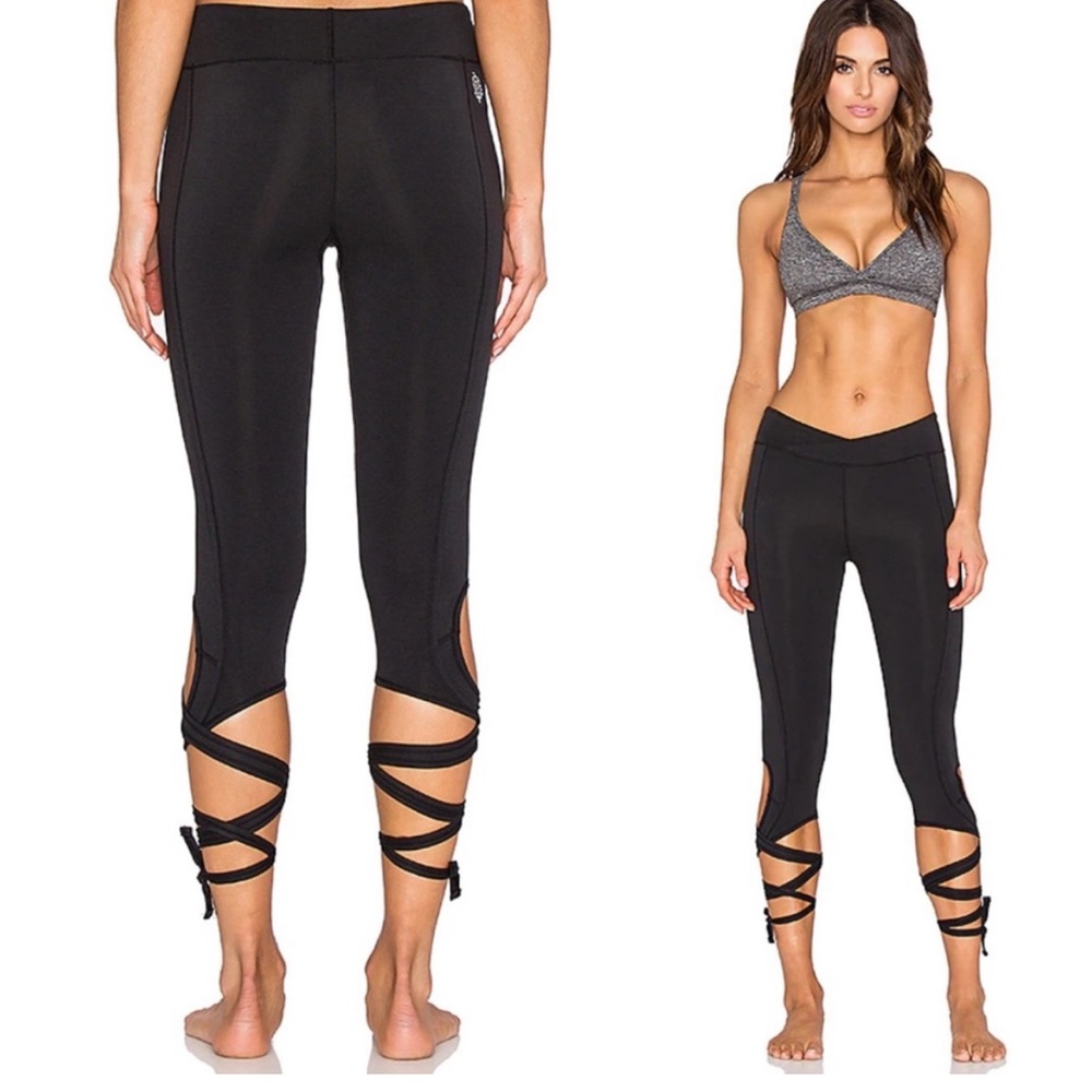 Women's Black Strappy Capri Leggings